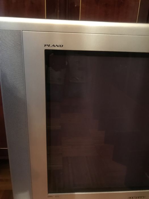 Телевизор Samsung с подставкой