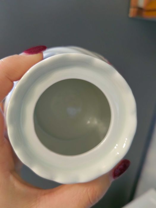 порцеланови чаши за кафе с чинийки, захарница и каничка