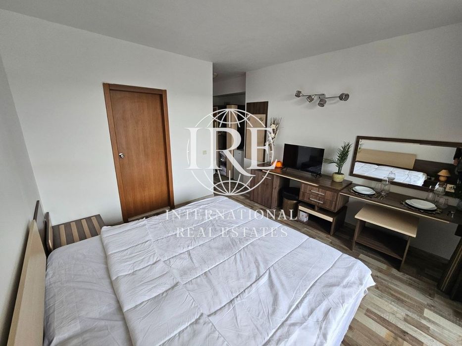 Продава се Едностаен апартамент в к.к. Св.Св. Константин и Елена - 40 кв.м за 2500 €/кв.м - Снимка #3