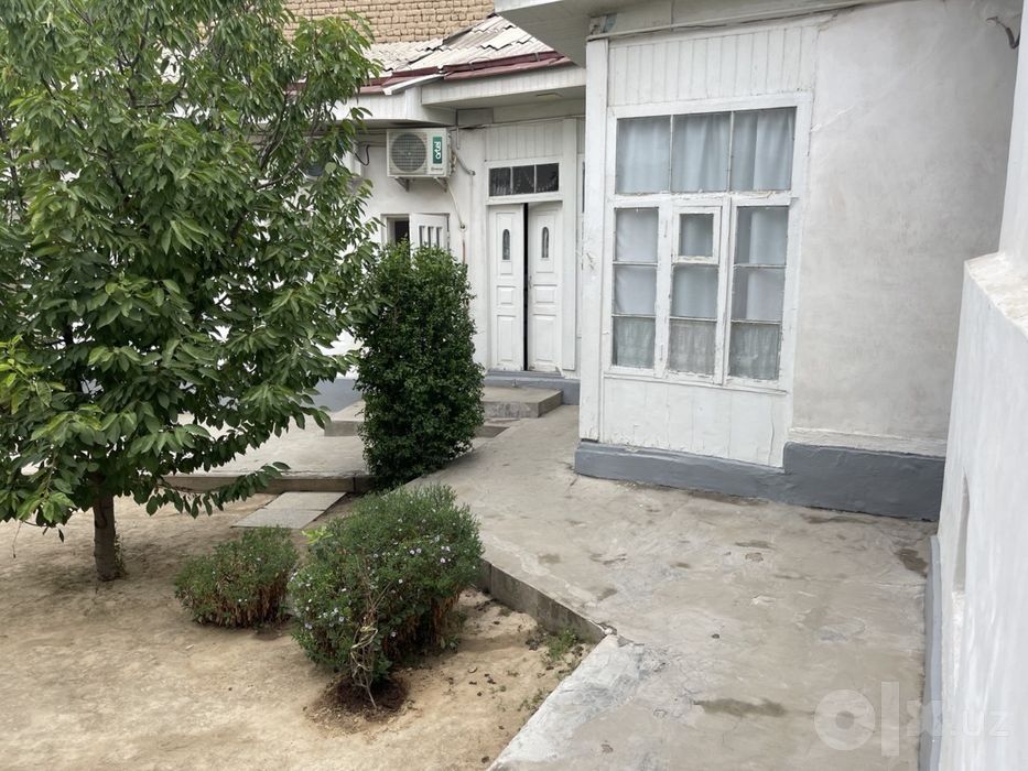 Xovli sotiladi fayizli uy 3,5 sotix