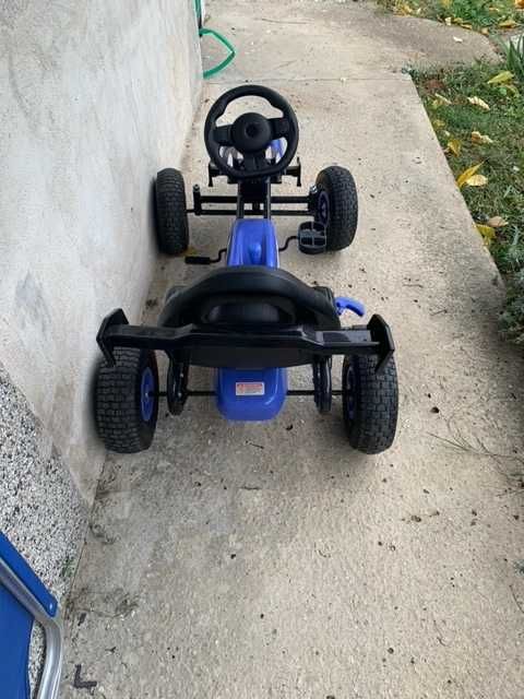 Кола с педали за дете