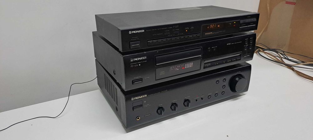 Amplificator Pioneer A-204R + CD PD-106 + F-225 Japan Linie 3 comp