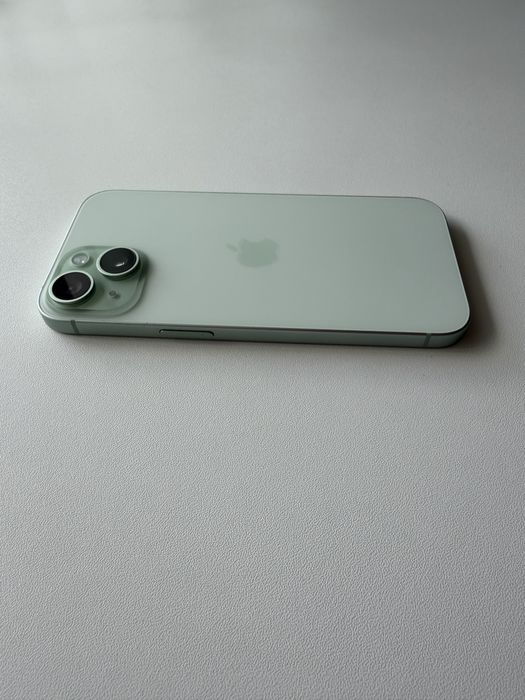 iPhone 15 green / 128GB / Много запазен, отключен към всички оператори