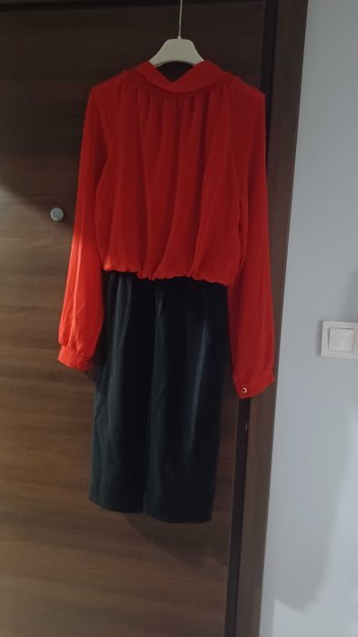 Елегантна рокля в червено и черно