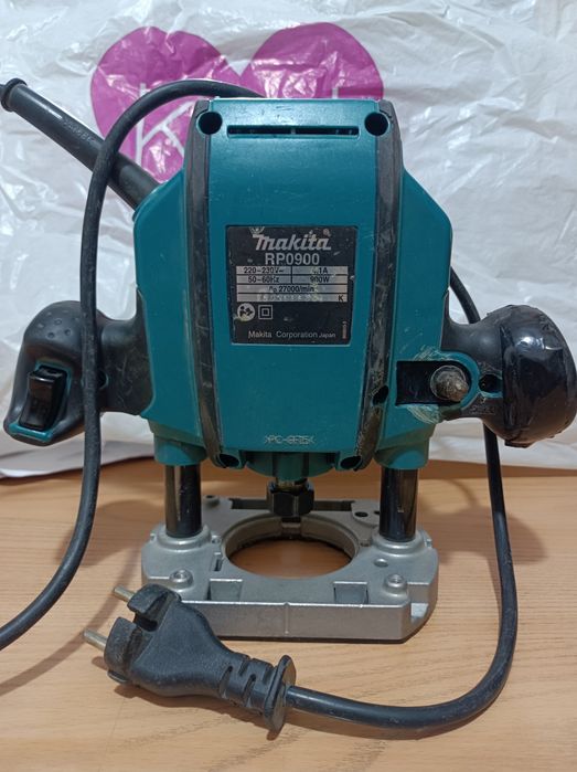 Продается электрический фрезер Makita