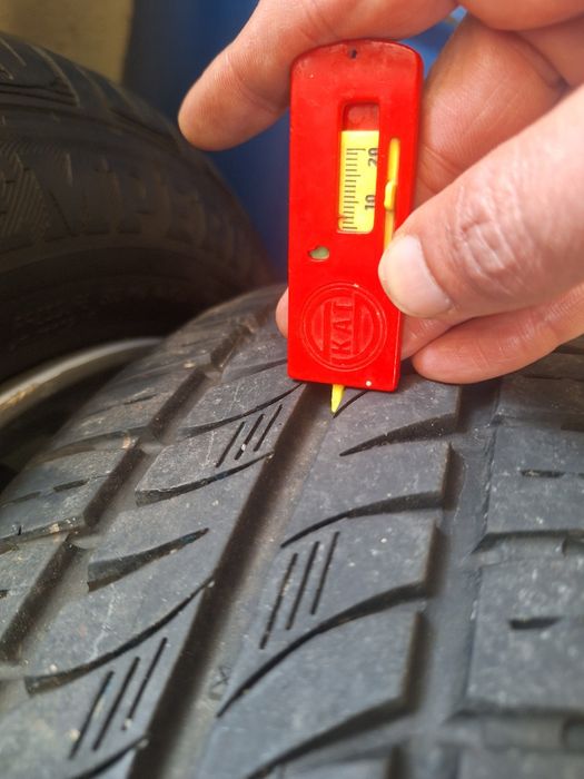 4 бр. Летни гуми 175/65/15 Semperit