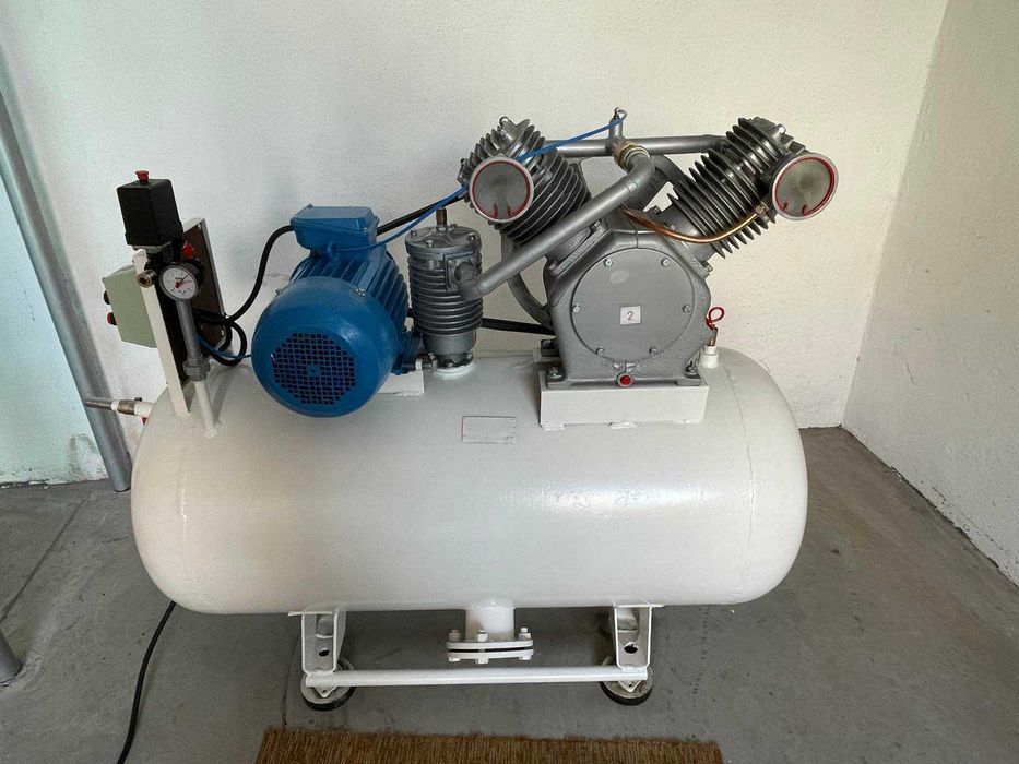 Български трифазен компресор УК 50