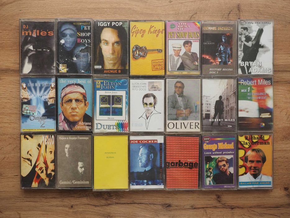 lot de casete audio cu muzică populară