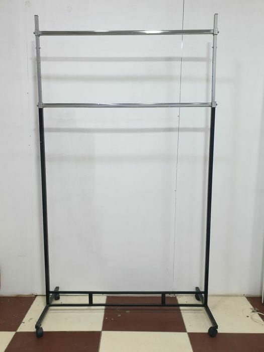 Вешалка Стойкп для магазина одежды