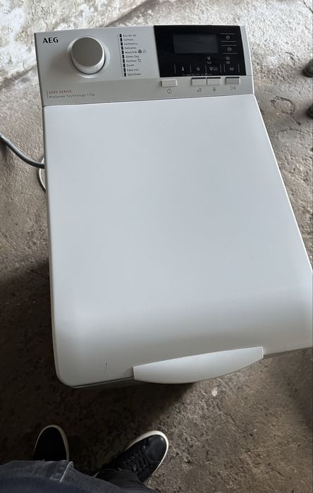 Пералня AEG с горно зареждане