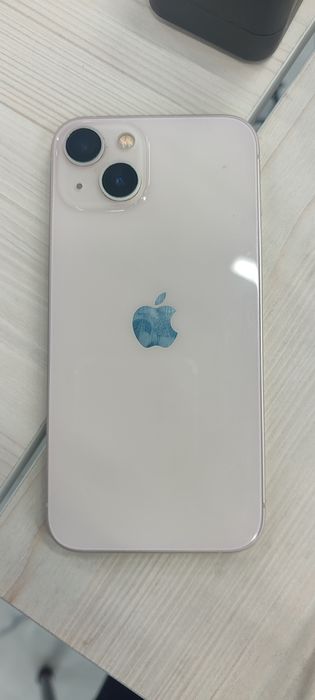 Продам Айфон 13 в отличном состоянии