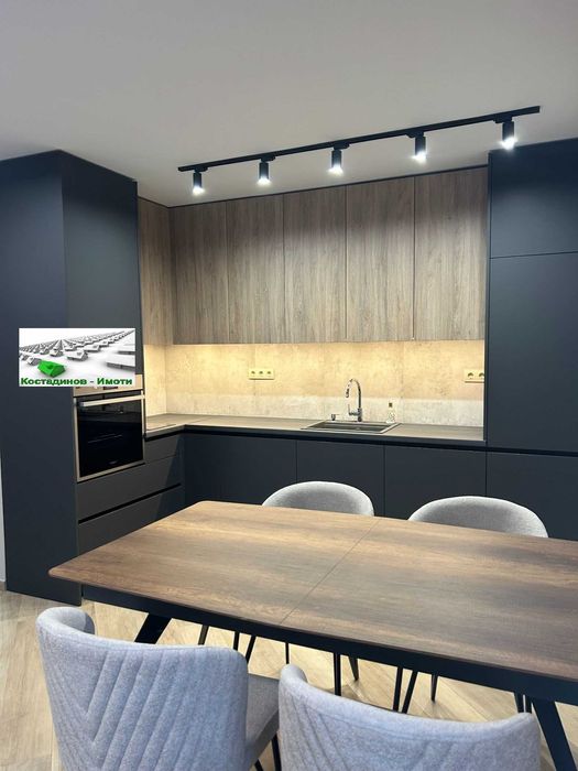 Дава се под наем Двустаен апартамент в Пловдив, Център - 65 кв.м за 510 € - Снимка #2