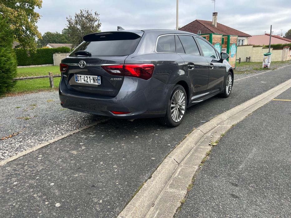 Toyota Avensis 2015