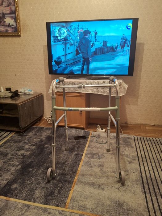 Продам ходунки новые