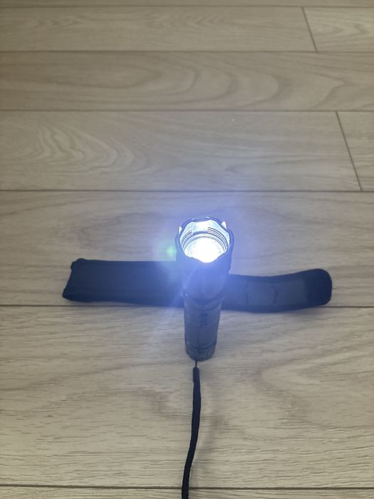 Lanterna led cu electrosoc si laser