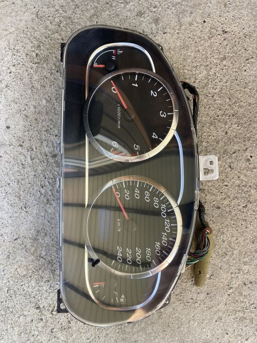 Ceasuri bord Mazda 6 2.0d 2004