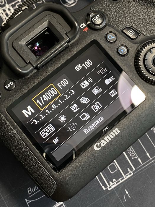 Зеркальный фотоаппарат Canon EOS 6D