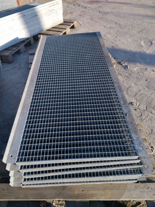 Vând gretare zincate sau trepte zincate