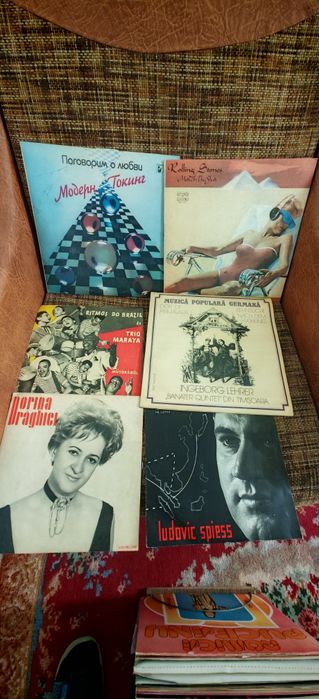 Vând colecție de discuri vinil