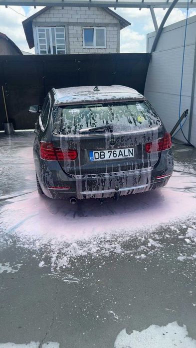 Mașina BMW 2013 in stare bună