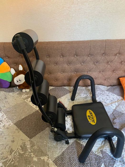 Тренажерное кресло   для укрепления мышц пресса и спины