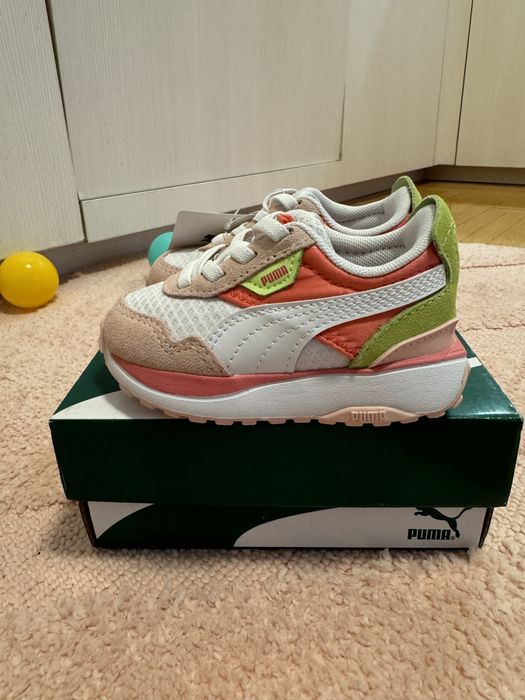 Нови бебешки маратонки Puma за момиче