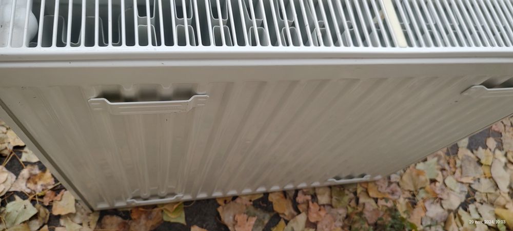 Vând calorifer din oțel