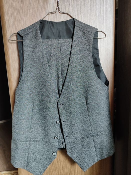 Продам новый костюм тройка