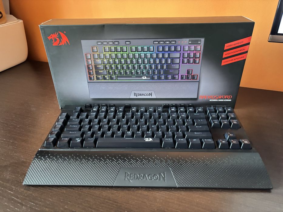 Tastatura Gaming Redragon Broadsword RGB Mecanica Blue Switch