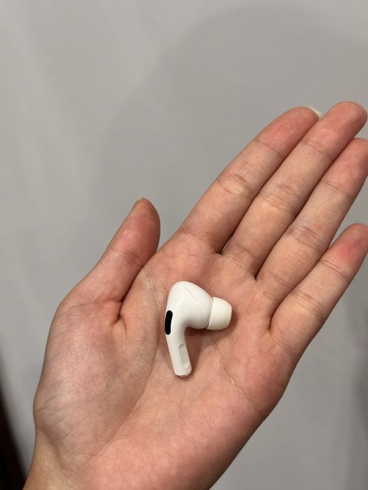 airpods pro кейс + правый наушник