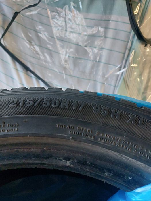 Продам резину зима ,215/50 R17 Kumho