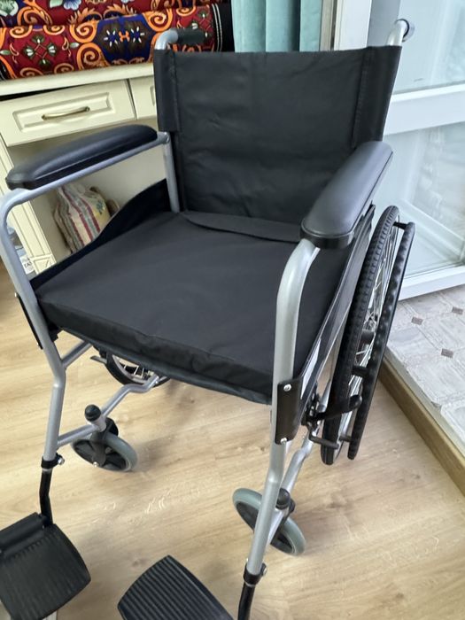 Продам инвалидную коляску новую