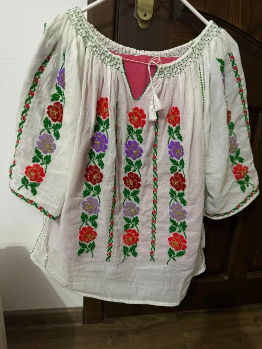 Ie(camasa) tradițională cusuta manual