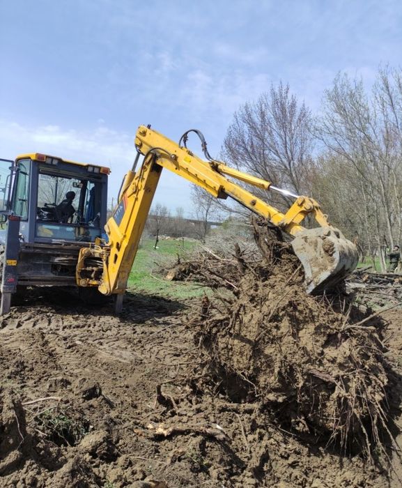 Услуга эксковатора-погрузчика 3/1