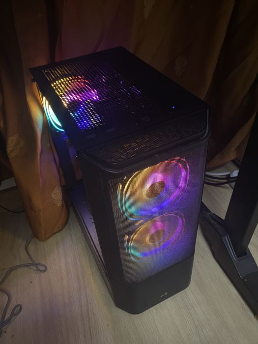 Vand pc i7 6700 gtx 1650 16 ram