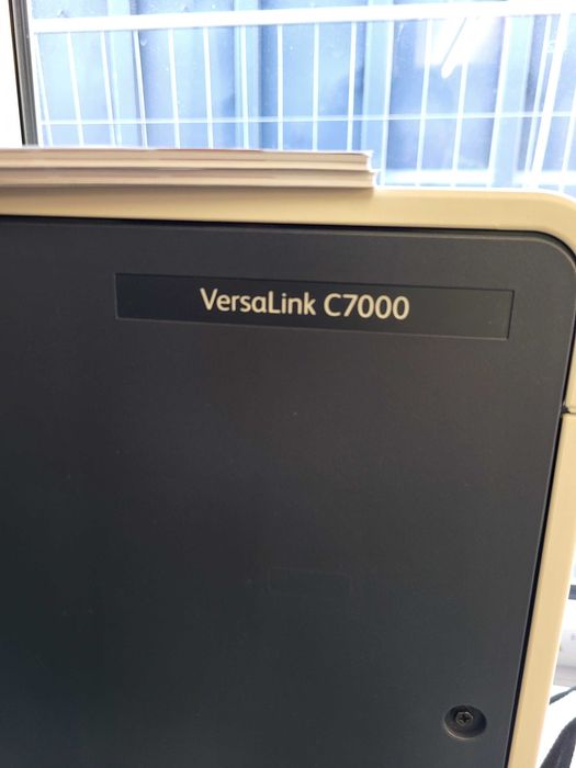 Imprimanta xerox VersaLink C7000 noua cu patroane de culoare noi noute