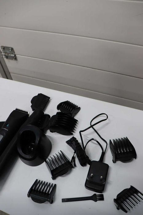 Машинка за подстригване Cecotec Bamba PrecisionCare Wet&Dry, ножчета от неръждаема стомана с титаниево покритие