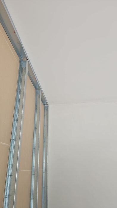 Execut tencuială mecanizată