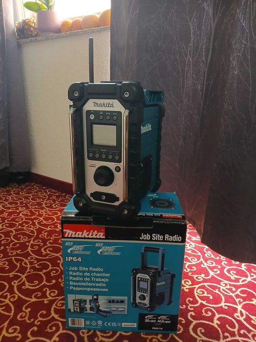 НОВОMakita Строително радио DMR116