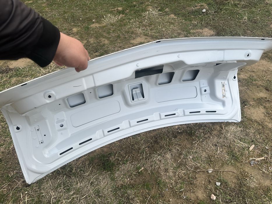 Крыжка багажника кобальт