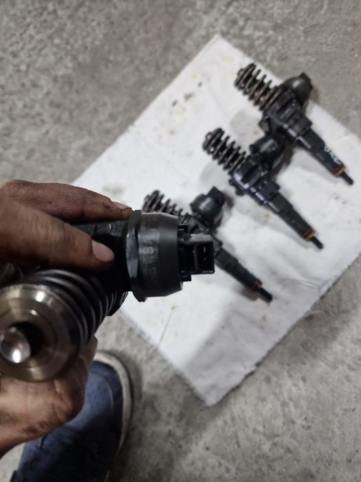Injector injectoare 1.9 bkc vw golf 5 jetta caddy passat b6 octavia 2