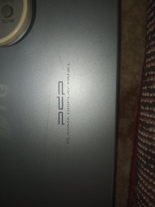 Плазменный телевизор 42" LG