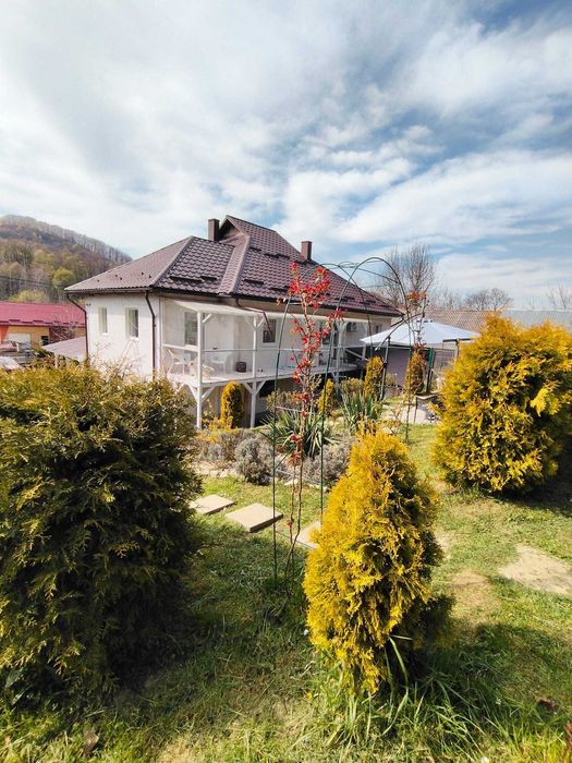 Vând casă P+E, 266 m2 util