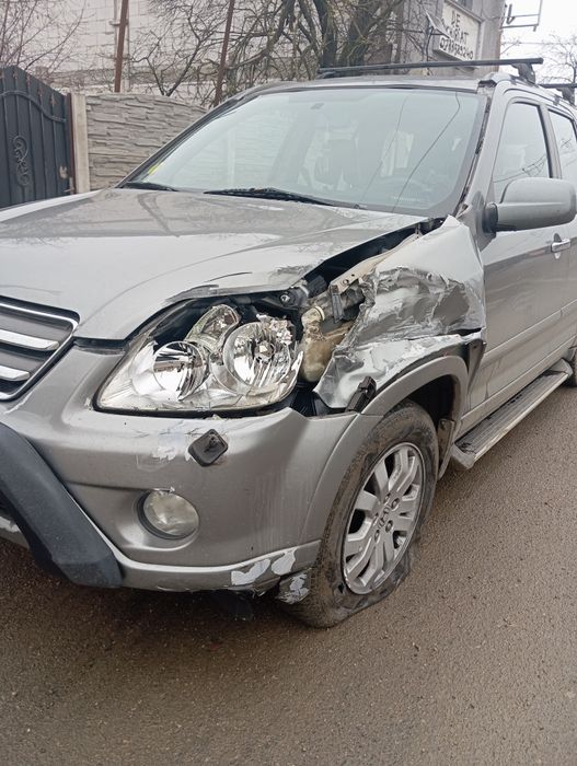 Vând Honda CR-V 2005 lovită