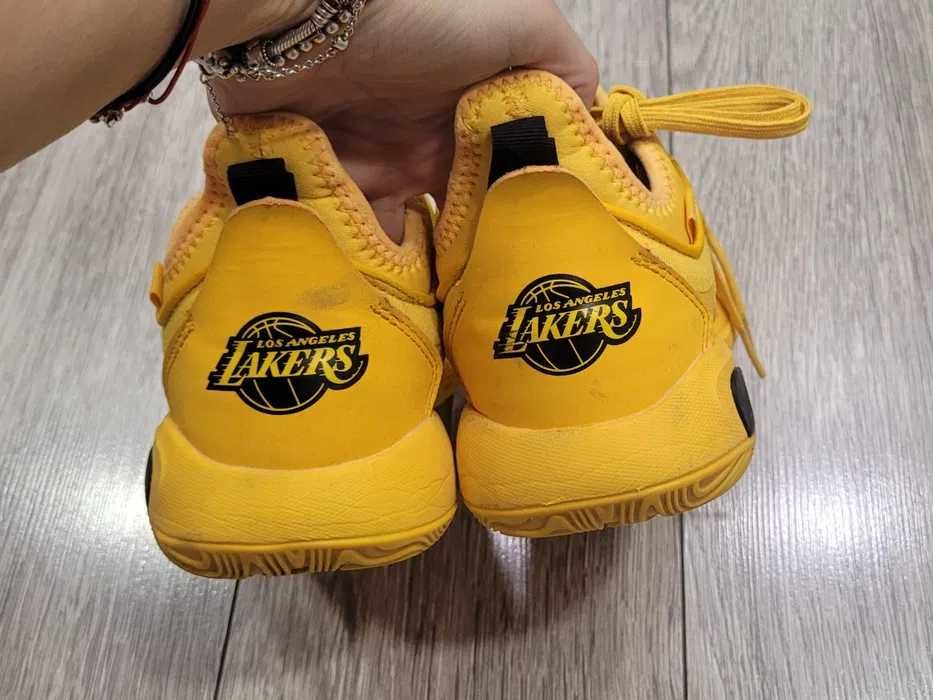 Ghete baschet, NBA Lakers Tarmak