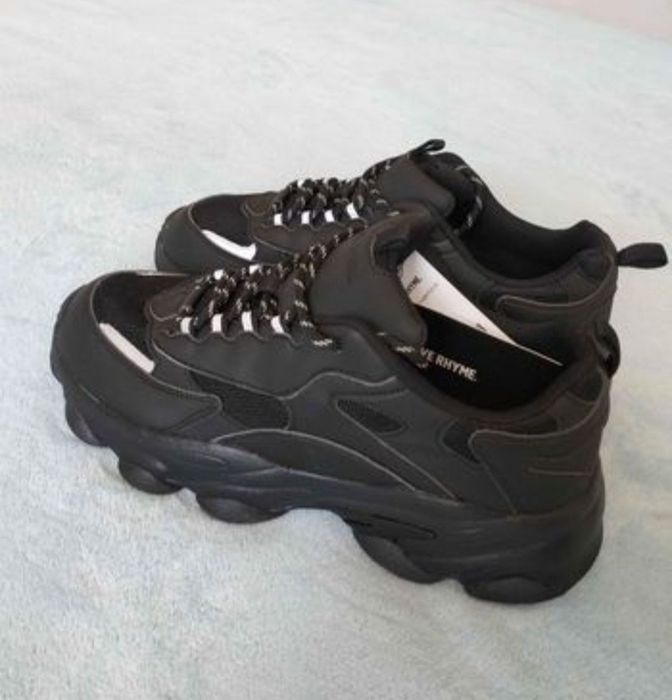 Продам кроссовки Корея