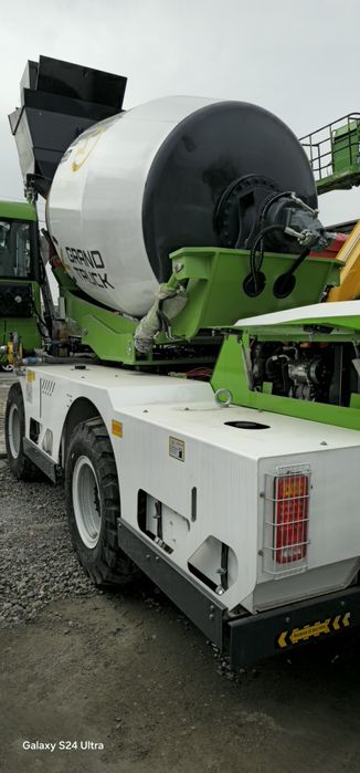 Car Mix Betonmishalka  sotuvda 0.8/2.0/4.0 kub beton qorgichlar tayyor