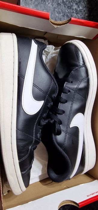 Маратонки Adidas и  Nike