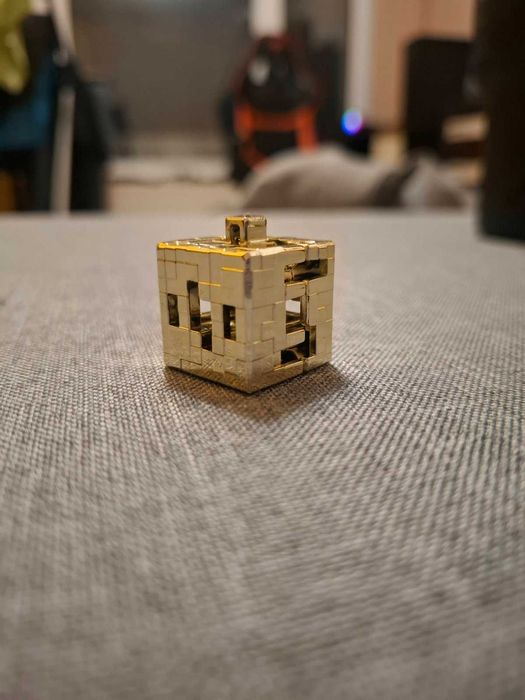 Продавам златно клубче от minecraft