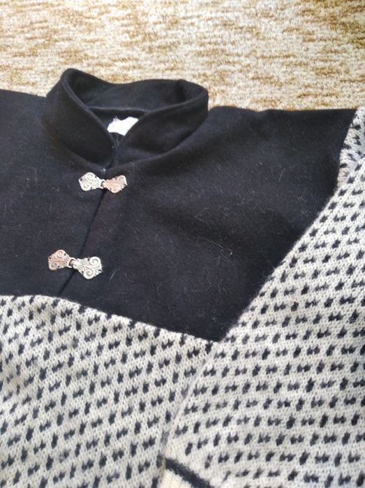 Два мъжки пуловера н.46само за 8лв.всичко